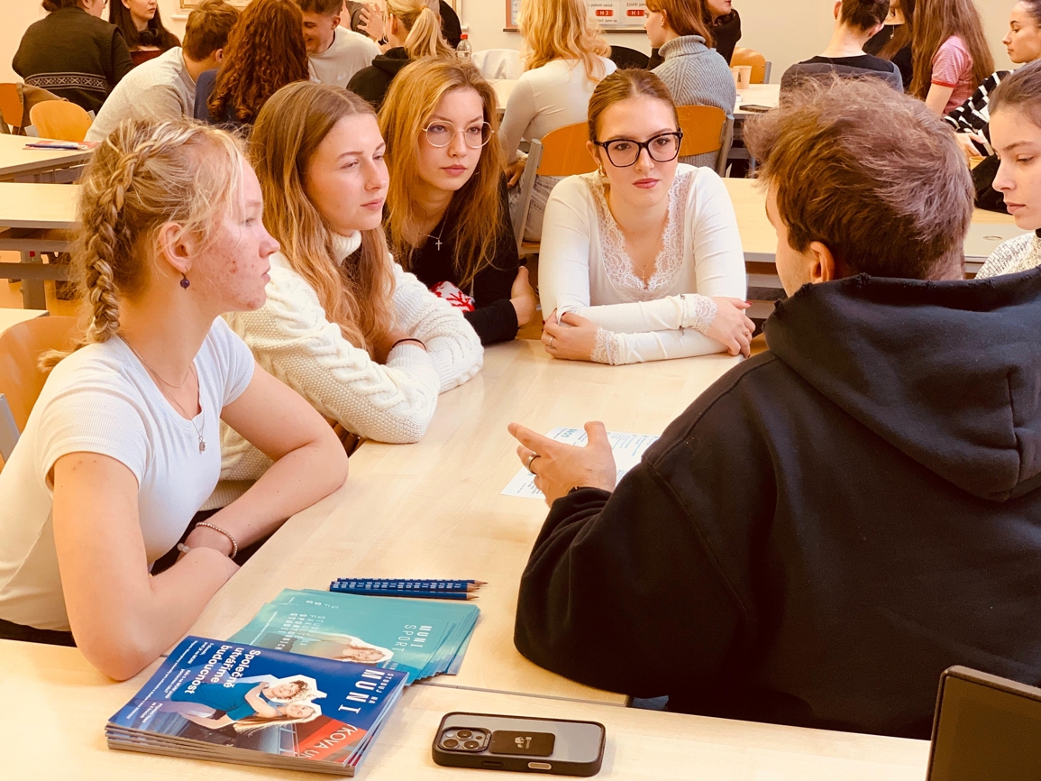 Beseda s absolventy - Gaudeamus na GVN